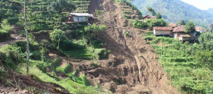Warga Terdampak Longsor Cililin Keluhkan Minim Air Bersih
